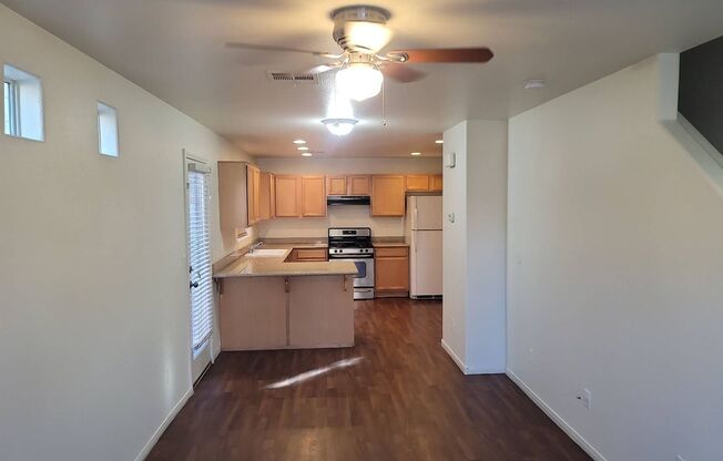 3 beds, 2.5 baths, $1,595