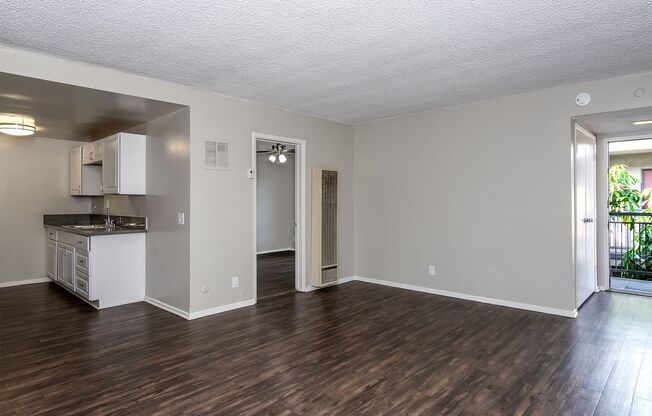 1 bed, 1 bath, 550 sqft, $2,100, Unit 14