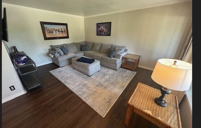 2 beds, 1 bath, $1,950