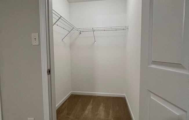 2 beds, 1.5 baths, 1,049 sqft, $1,295, Unit 220-1C ORM