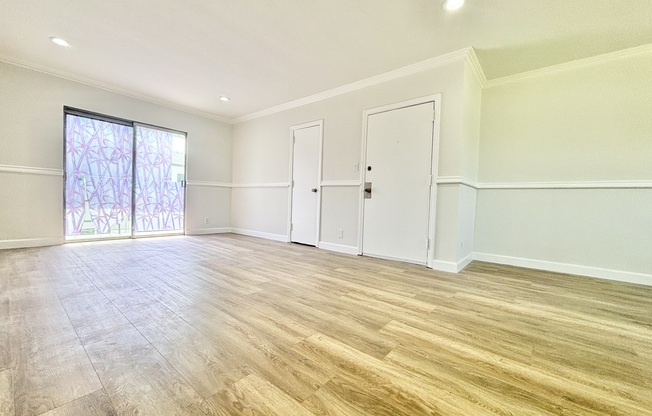 6337 WHITSETT AVE