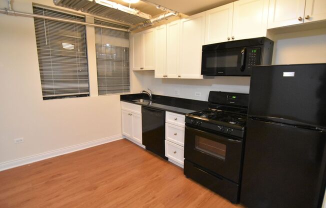 1 bed, 1 bath, 575 sqft, $2,000, Unit GR 712-BS
