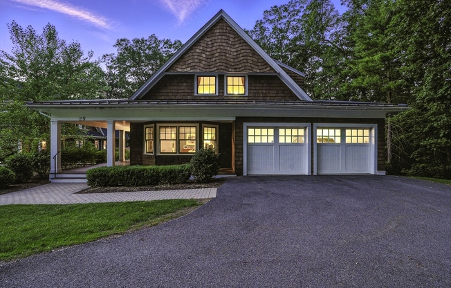 25 COTTAGE CIR