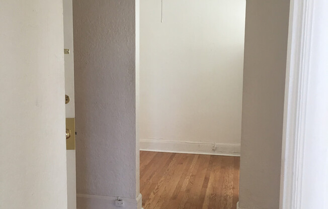 Studio, 1 bath, 620 sqft, $1,195, Unit 404