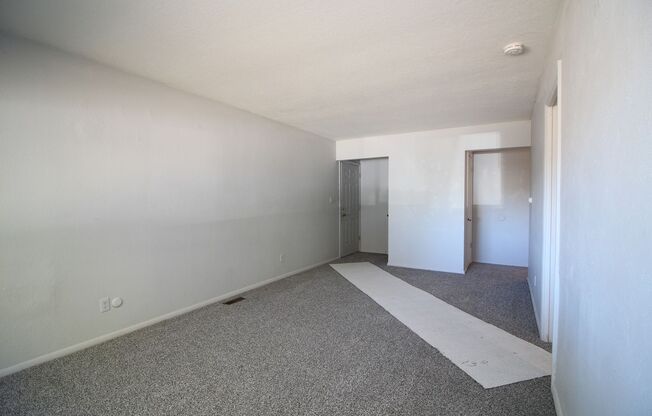 2 beds, 1 bath, $650, Unit Unit - A