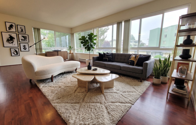 2 beds, 1 bath, 820 sqft, $2,795, Unit R-212