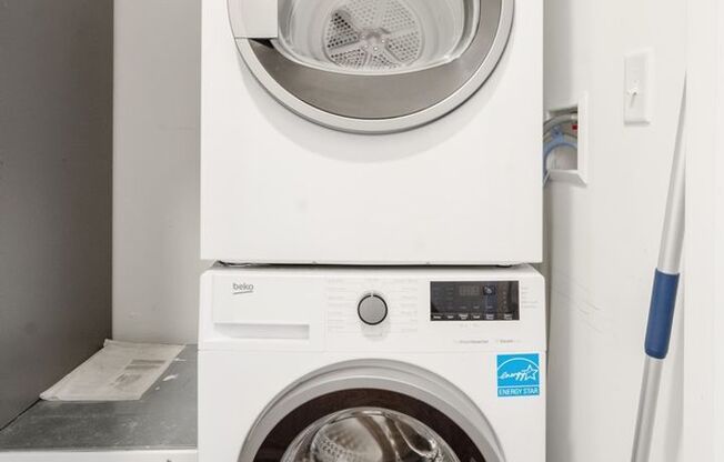 1 bed, 1 bath, 627 sqft, $1,400, Unit #322