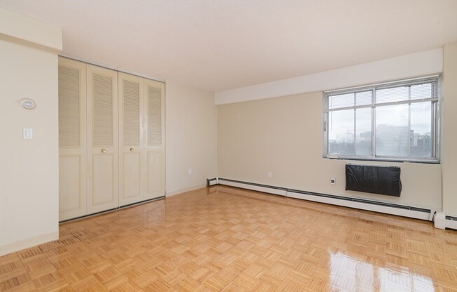 2 beds, 1 bath, 940 sqft, $2,450, Unit 7F