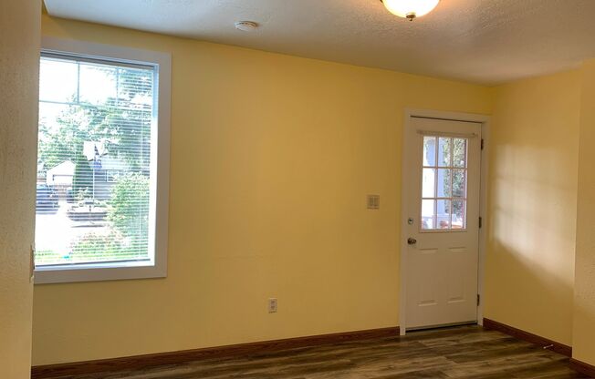3 bed 2 bath home! Easy freeway Access! Great Location!