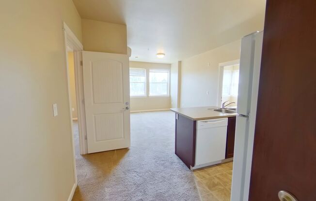 2 beds, 2 baths, 700 sqft, $1,800, Unit 302