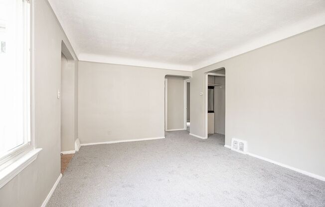 3 BED 1 BATH SINGLE FAMILY HOME IN BEAUTIFUL MAPLE HEIGHTS!