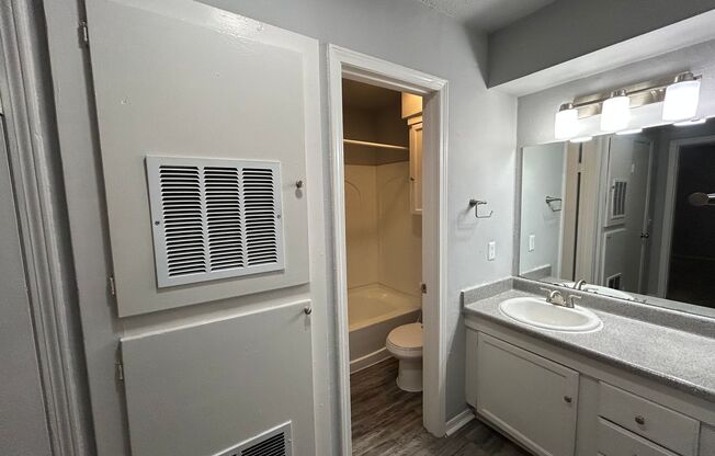 2 beds, 2 baths, 1,100 sqft, $1,050, Unit 217