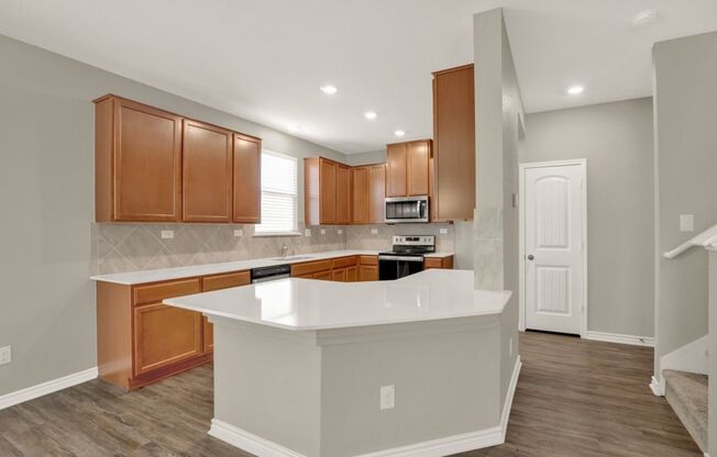 Beautiful, Spacious 3BR/2.5BA! Community Pool and Playground!