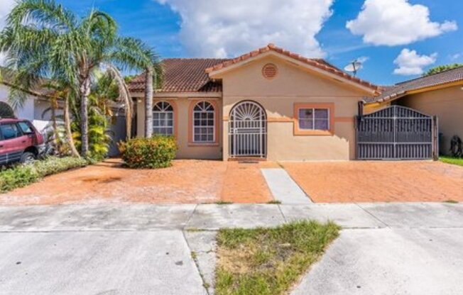 14215 SW 50 ST