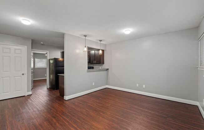 2 beds, 1 bath, 680 sqft, $999, Unit 4719-117
