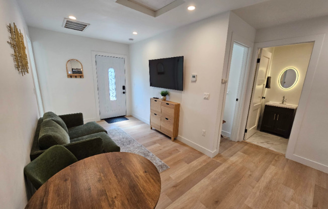 14927 1/2 TITUS ST