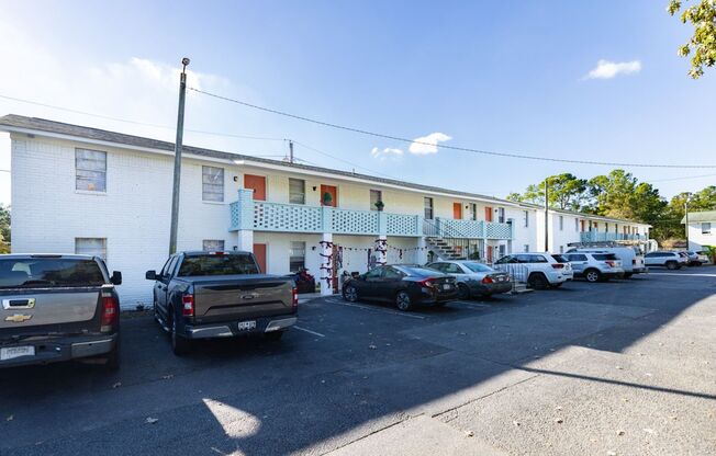Marilyn Apartments