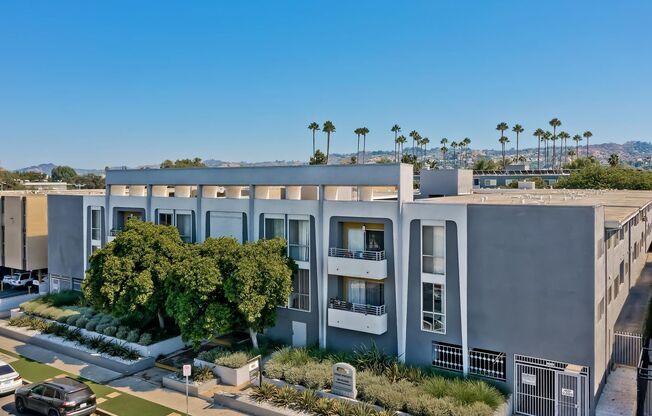 Addison Arms Apartments