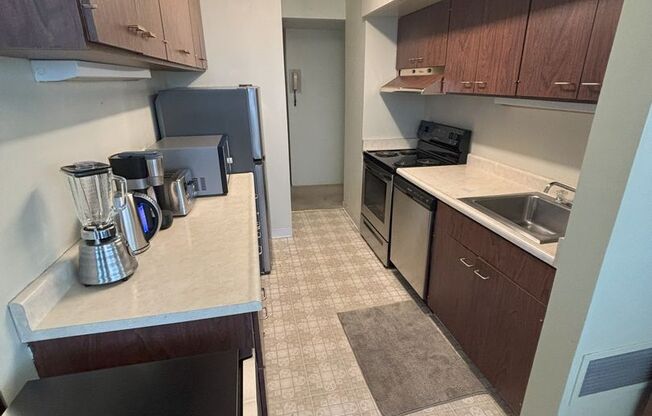 2 beds, 2 baths, $2,650, Unit UNIT 10J