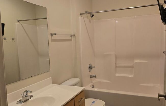 4 beds, 2 baths, 1,246 sqft, $3,100, Unit 301