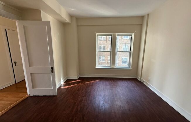 1 bed, 1 bath, 572 sqft, $1,510, Unit Old King Edward 46