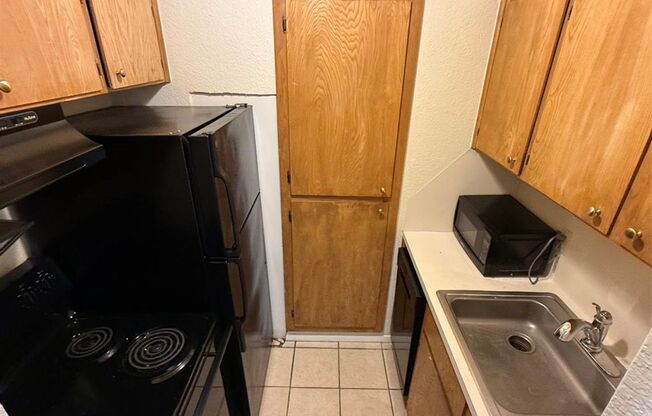 Studio, 1 bath, $900, Unit # 301