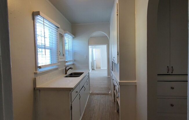 2 beds, 1 bath, $2,450, Unit 837