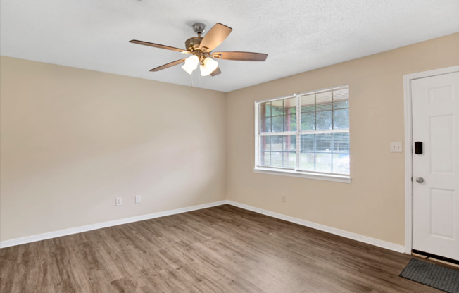 4 Bed Home with Large Yard