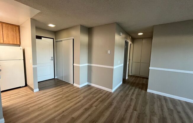 2 beds, 1 bath, 980 sqft, $2,435, Unit 001