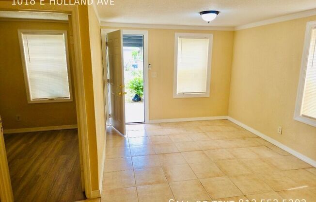 1018 E HOLLAND AVE