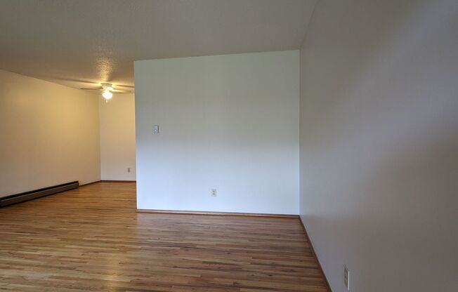 2 beds, 1 bath, 960 sqft, $1,445, Unit Tennessee-7433