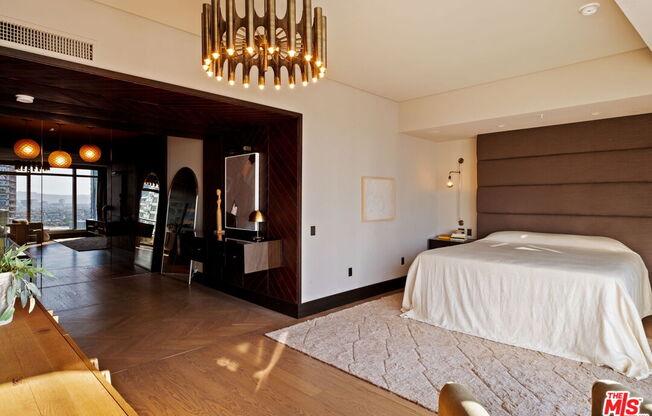 3 beds, 4 baths, 3,670 sqft, $15,000, Unit 2204