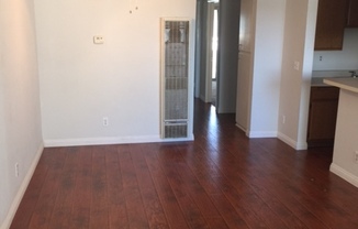 2 beds, 2 baths, 700 sqft, $2,500