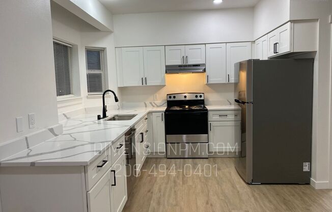 Heart of Renton! Amazing 4 bed, 3.5 bath Renton townhome in a desirable location! Easy self showings!