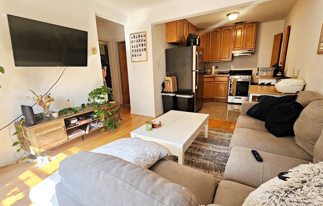 2 beds, 1 bath, $3,950, Unit 2L