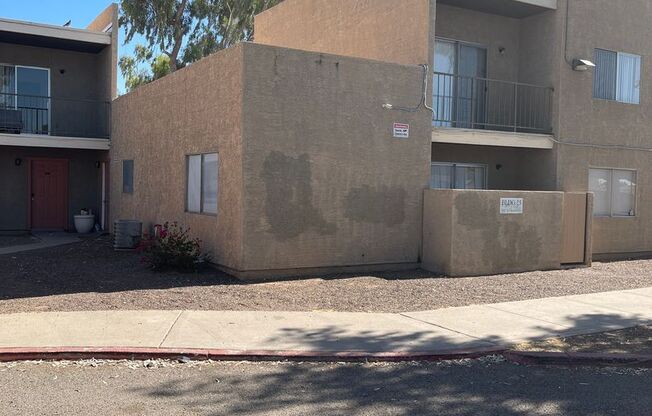 2813 E. Paradise Lane (LW)