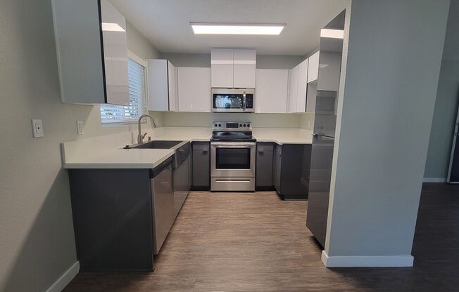 1 bed, 1 bath, 728 sqft, $2,195, Unit B10