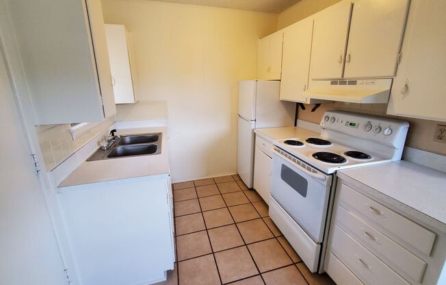 1 bed, 1 bath, 528 sqft, $595, Unit 13