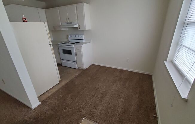 2 beds, 1 bath, 798 sqft, $695, Unit 3