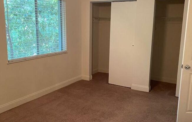 1 bed, 1 bath, $1,000, Unit 7