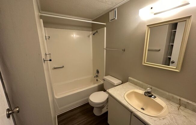 1 bed, 1 bath, 634 sqft, $954, Unit 1833 WC