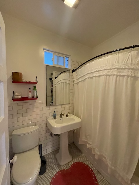 685 4 AVE