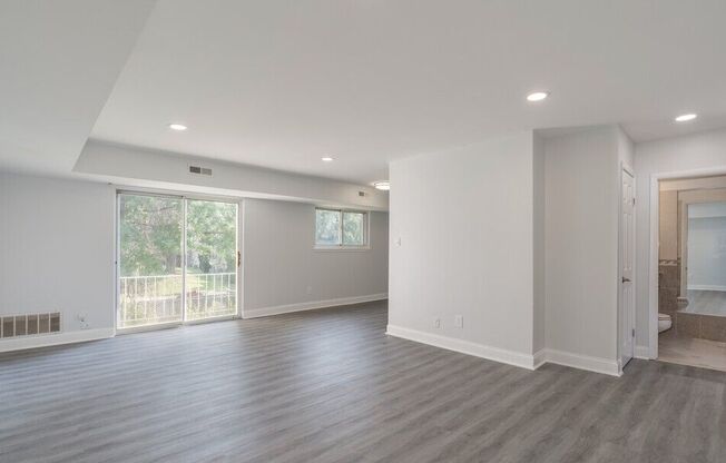 Living Area (1BR, 1BA 788SF)