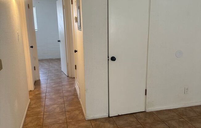 2 beds, 1 bath, $850, Unit 110