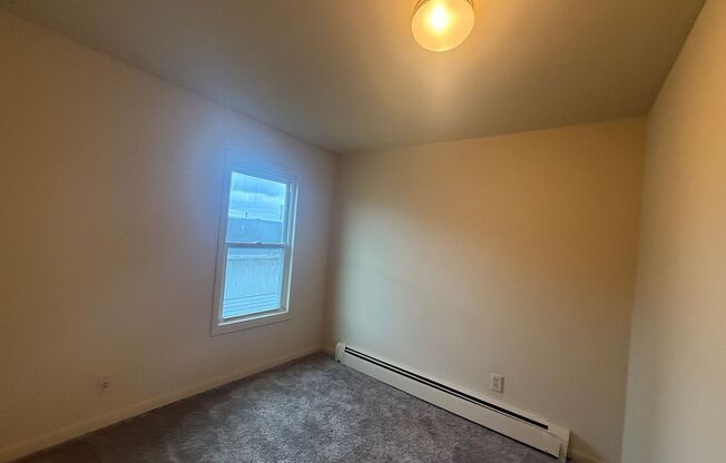 1 bed, 1 bath, $1,000, Unit 2B