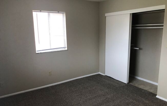 2 beds, 1 bath, 700 sqft, $800, Unit 2212 A