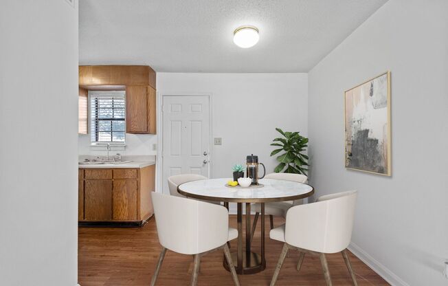 1 bed, 1 bath, 624 sqft, $975, Unit 906-906D Foxcroft