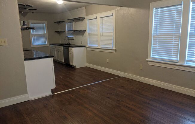 2 beds, 1 bath, $1,200