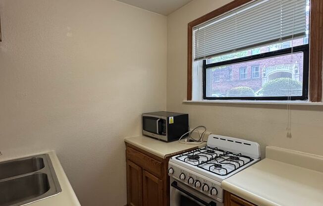 1 bed, 1 bath, 554 sqft, $1,595, Unit 10