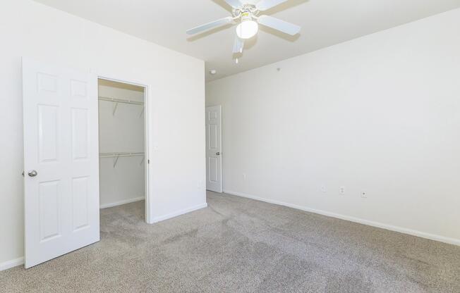 1 bed, 1 bath, 727 sqft, $989